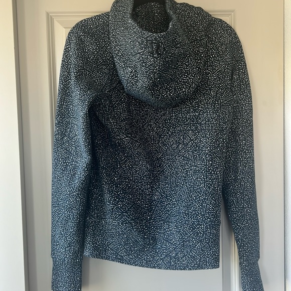 Lululemon Scuba Hoodie Light Cotton Fleece
Night View White Black - Picture 4 of 14